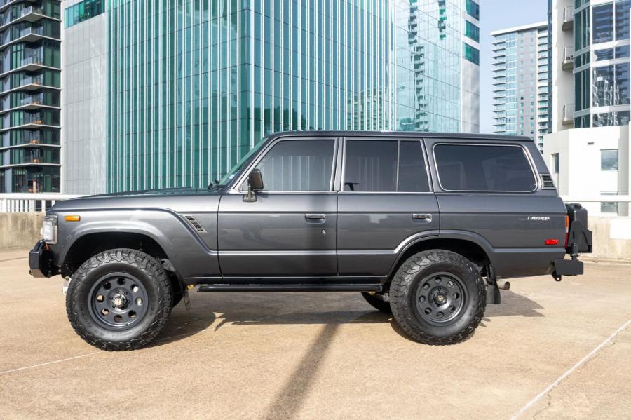  Toyota Land Cruiser (FJ62) 1988 года  (фото 4 из 164)